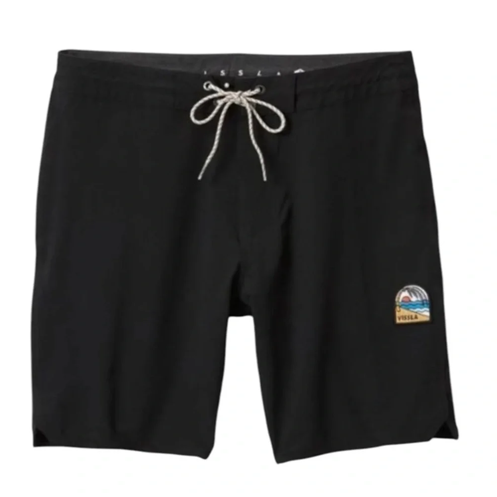 Men’s size 31 Vissla board shorts in excellent like-new condition